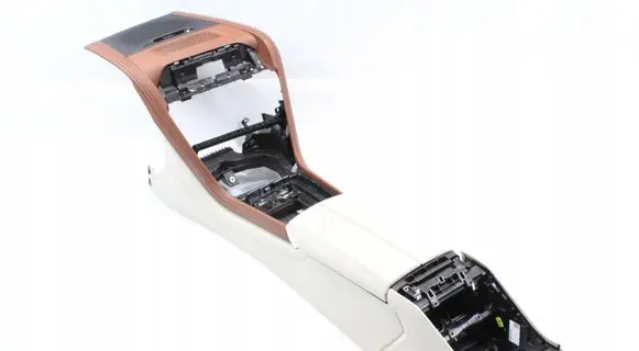 BMW 8 G16 Center console