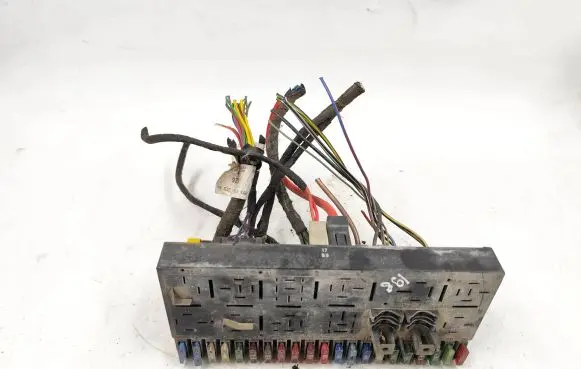 Audi 80 90 B3 Fuse module 443941822A 896113