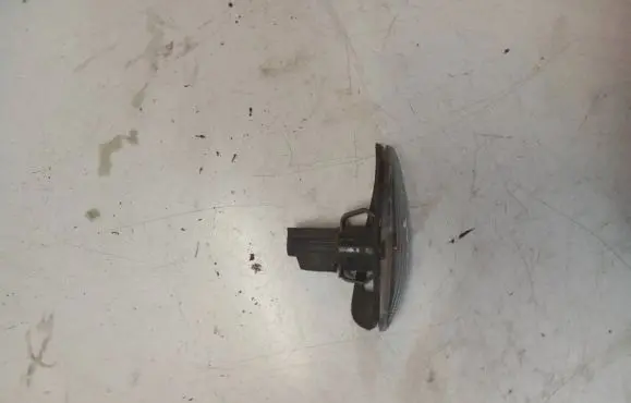 Volvo V70 Front indicator light 8658946