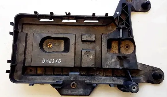 Battery box tray