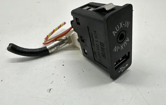 BMW X3 F25 USB socket connector 9266607