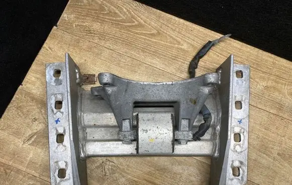 Mercedes-Benz SL AMG R231 Gearbox mounting bracket A2112420340 A2312400902 42152999