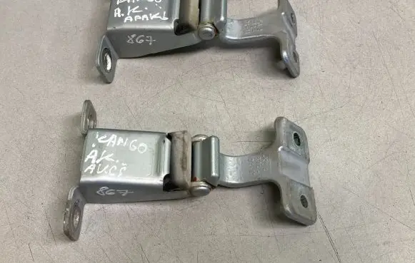Renault Kangoo II Rear door hinge set 117113602