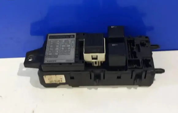 Volvo S40, V40 Fuse module 30807016 30889989