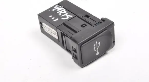 Toyota Yaris USB socket connector 86190-0D060