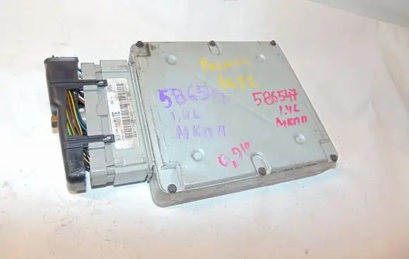 Ford Focus Engine control unit/module 1072432 98BP12A650SA 98AB12A650CWA