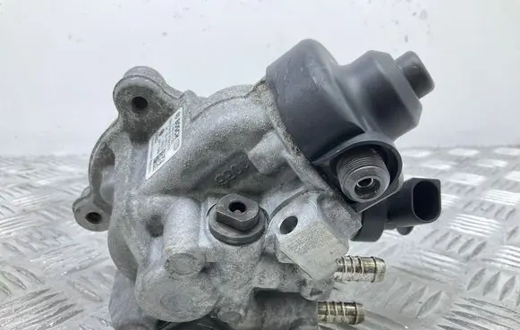 Skoda Octavia Mk3 (5E) Fuel injection high pressure pump 04L130755D