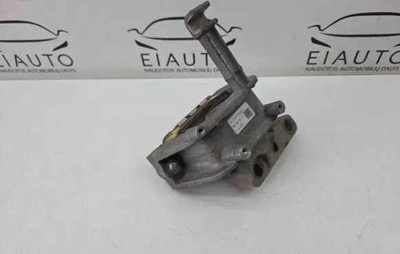 Engine mount bracket