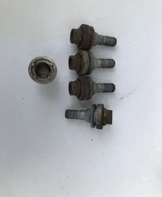 Opel Crossland X Anti-theft wheel nuts and lock 