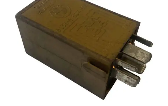 Land Rover Range Rover L322 Window wiper relay 8384505 61368384505