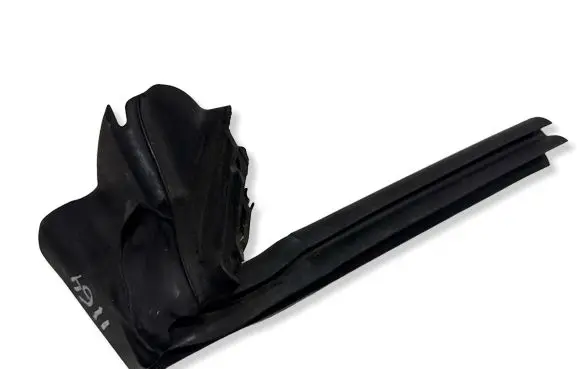 Mercedes-Benz SLK R172 Front door glass trim molding A1726700438