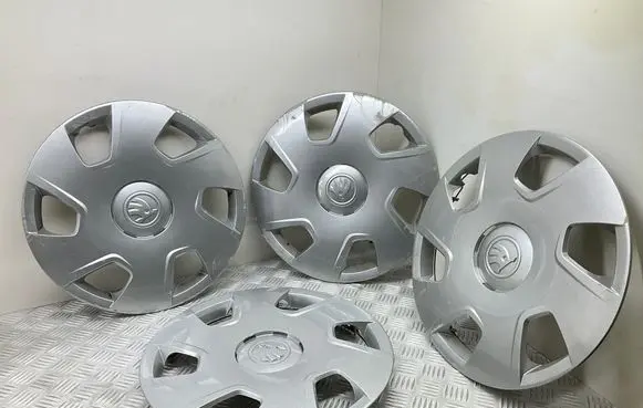 Skoda Rapid (NH) R15 wheel hub/cap/trim 5JA601147A