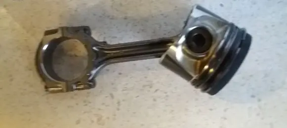 Nissan X-Trail T30 Piston with connecting rod