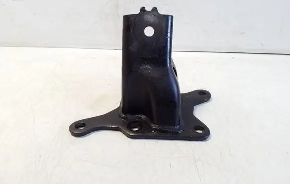 Nissan Navara D23 Engine mounting bracket