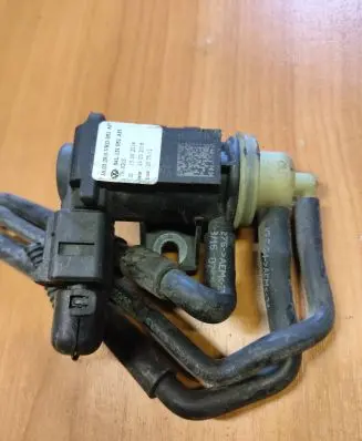 Volkswagen Caddy Turbo solenoid valve 04L131051AH 15092014 29032016