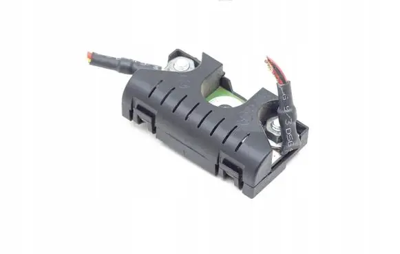 Audi A4 S4 B8 8K Aerial antenna filter 8T8035570