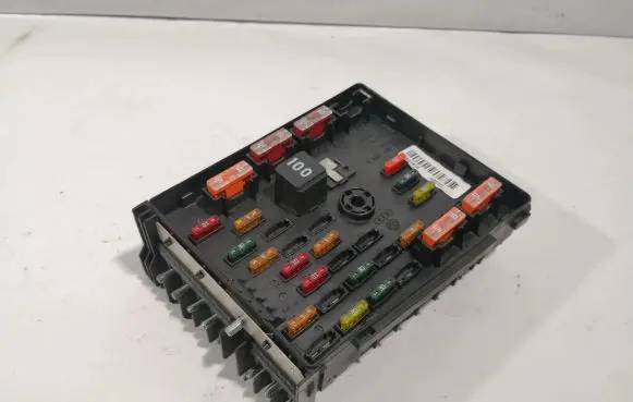 Volkswagen PASSAT B7 Fuse module 3C0937125A