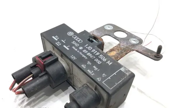 Skoda Fabia Mk1 (6Y) Fan control module 1J0919506M