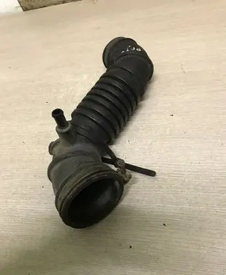 Mitsubishi Pajero Sport I Air intake hose/pipe