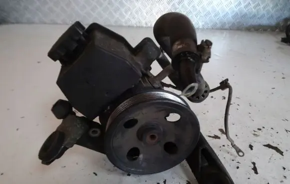 Mercedes-Benz C W203 Power steering pump
