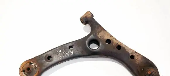 Toyota Avensis Verso Front lower control arm/wishbone