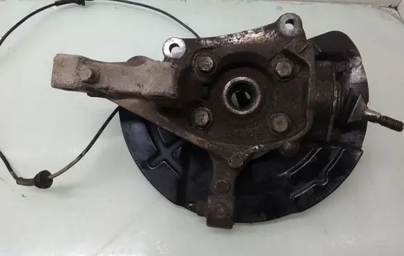 Volvo V70 Front wheel hub 9461943