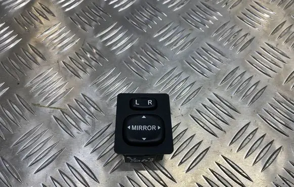 Toyota Yaris Wing mirror switch 769746 183574