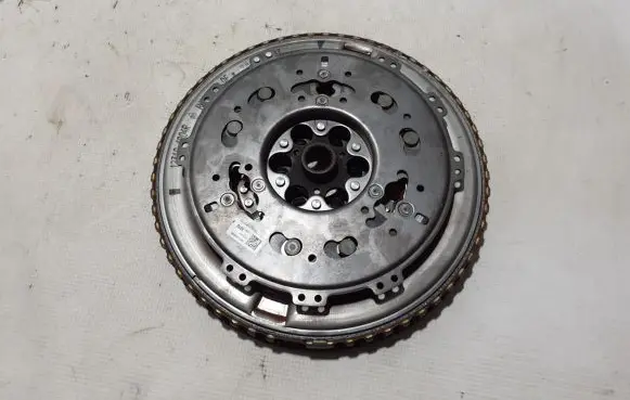 Renault Austral Dual mass flywheel 123104904R