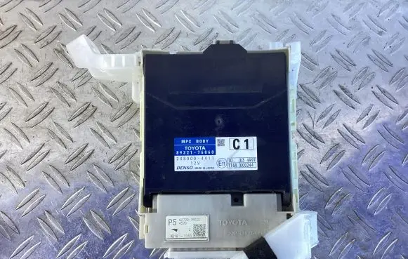 Lexus CT 200H Fuse module 8922176060 8273076022 2380004411