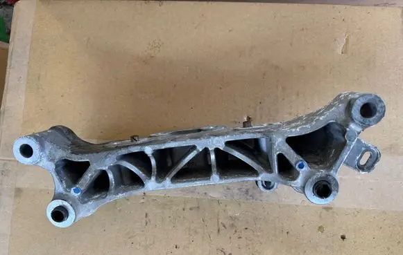 Peugeot 508 II Engine mounting bracket 9674960380