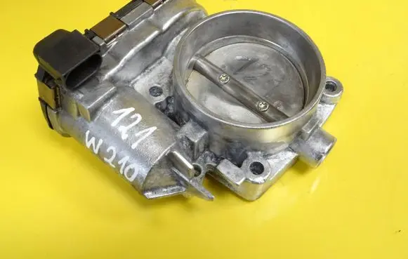 Mercedes-Benz E W210 Throttle body valve A1121410125