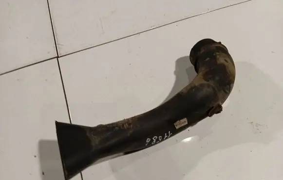 Toyota Avensis T250 Air intake hose/pipe