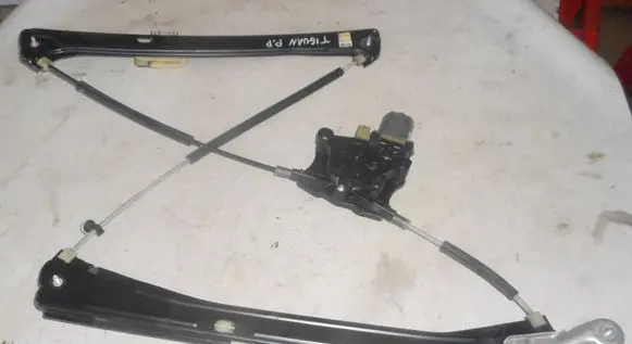 Volkswagen Tiguan Front door electric window regulator 5NA837462A 5Q0959801C