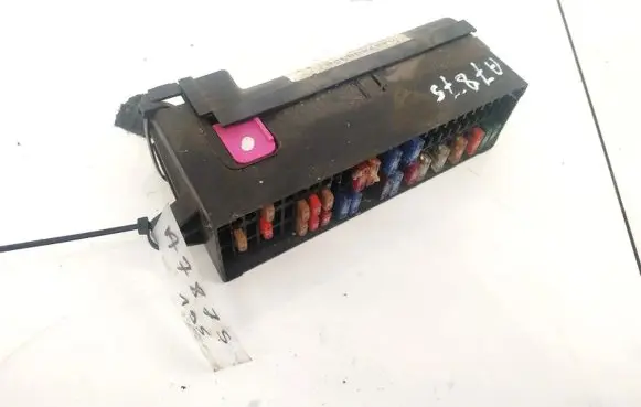 Volkswagen Touran I Fuse box set 1T1970043 1T1870025G