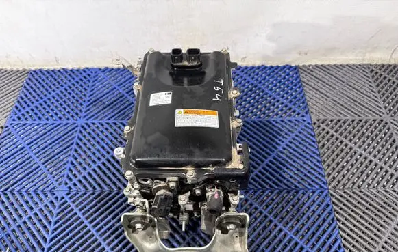 Voltage converter inverter