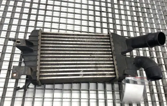 Opel Astra H Intercooler radiator 13213402