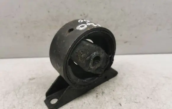 Volvo S40, V40 Engine mount bracket XR130607