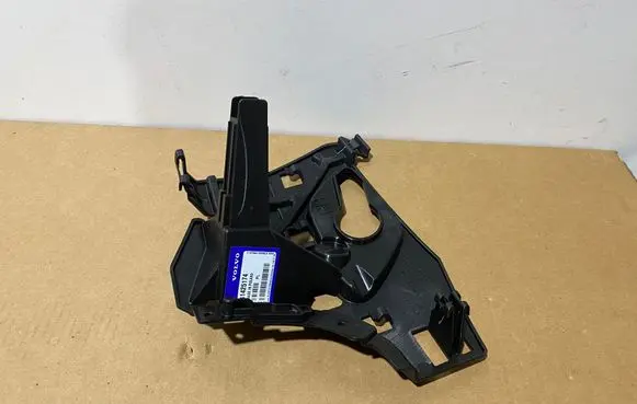 Volvo XC60 Front bumper mounting bracket 31425174