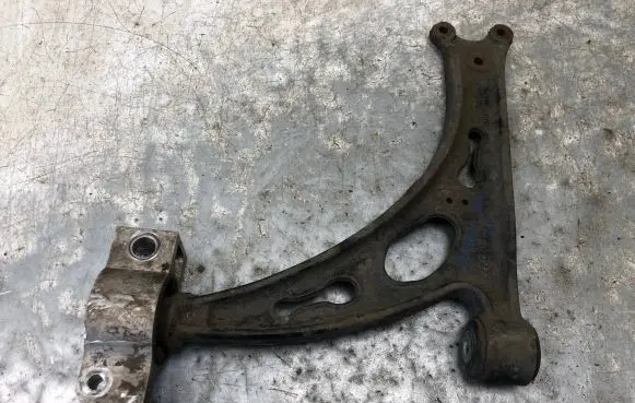 Volkswagen Touran I Front lower control arm/wishbone 1K0407153G