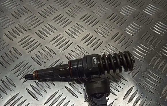 Skoda Fabia Mk1 (6Y) Fuel injectors set 038130073