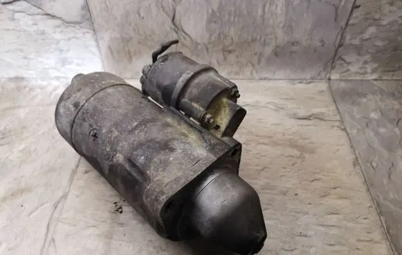 BMW 5 E39 Starter motor 2247391