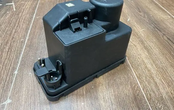 Mercedes-Benz E W124 Central locking vacuum pump 1248001348