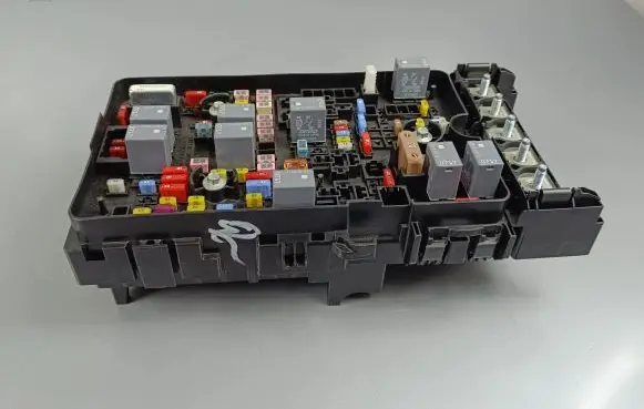 Jeep Cherokee Fuse module P68264525AD