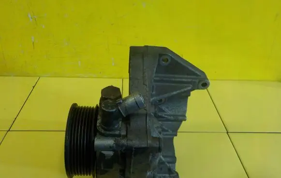 Iveco Daily 5th gen Power steering pump 504385414 1HTS24