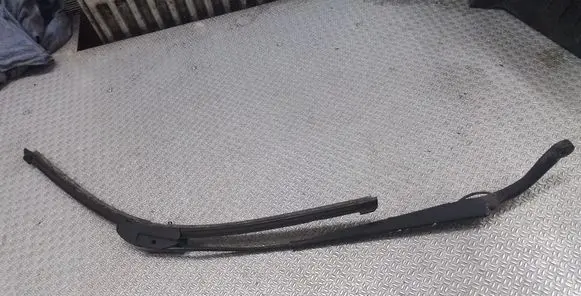 Volvo S80 Windshield/front glass wiper blade 09484611