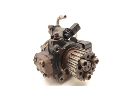 Skoda Octavia Mk2 (1Z) Fuel injection high pressure pump 03L130755E