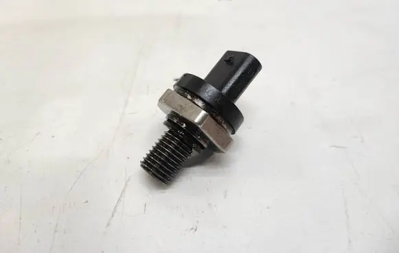 BMW 2 F46 Oil pressure sensor 0261230403