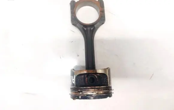 Volkswagen Golf IV Piston with connecting rod