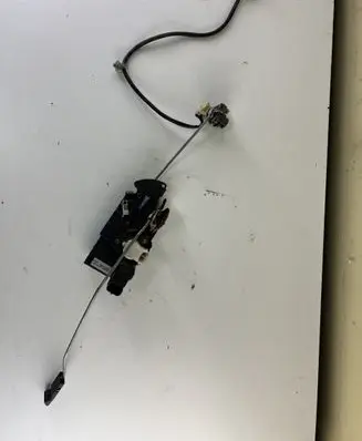 Opel Frontera B Front door lock 16637561 12900A08LH