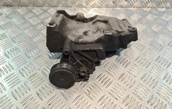 Volkswagen PASSAT B5 A/C compressor mount bracket 038260885C